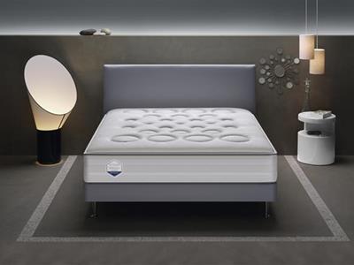 Simmons mattress model Zenith medium firm