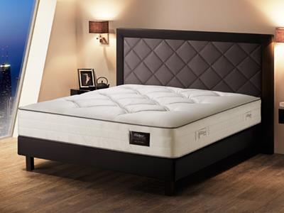 Beautyrest by Simmons - Frontansicht eines Bettes
