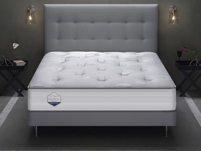 Individuell zusammengestelltes Bett mit Boxspring